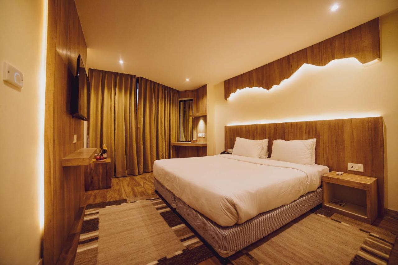 Aabas Pokhara By Barahi Hospitality Hotel Ngoại thất bức ảnh