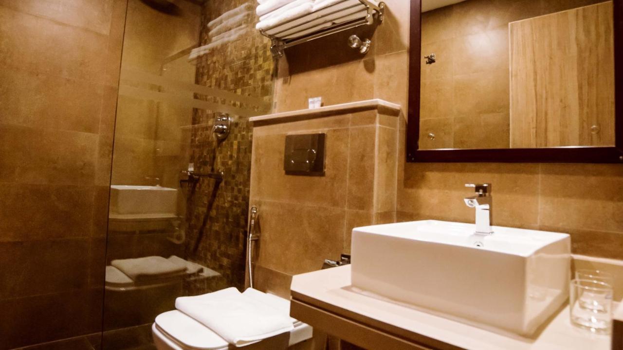 Aabas Pokhara By Barahi Hospitality Hotel Ngoại thất bức ảnh
