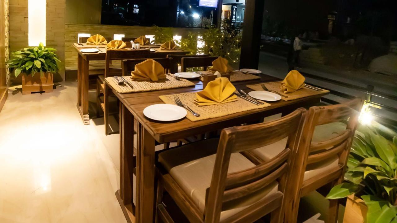 Aabas Pokhara By Barahi Hospitality Hotel Ngoại thất bức ảnh