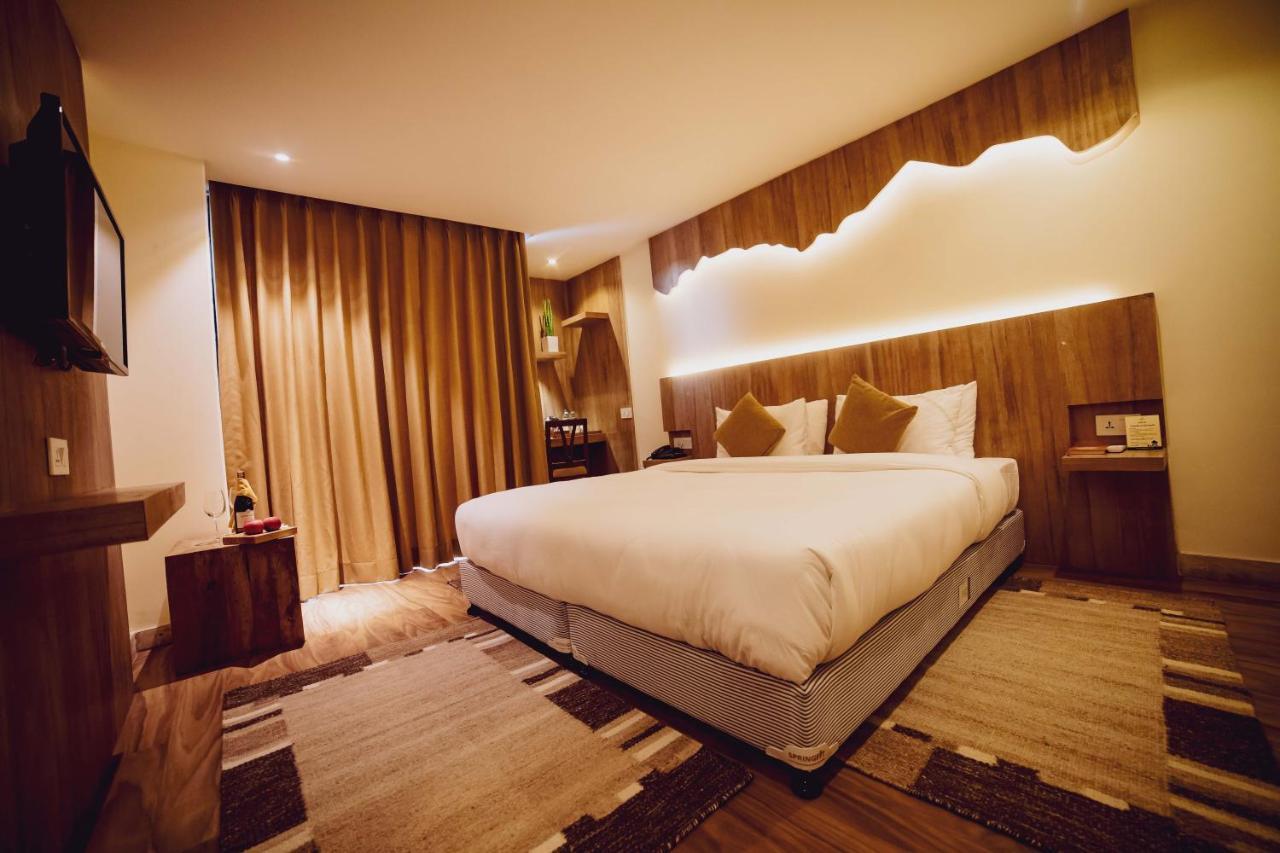 Aabas Pokhara By Barahi Hospitality Hotel Ngoại thất bức ảnh