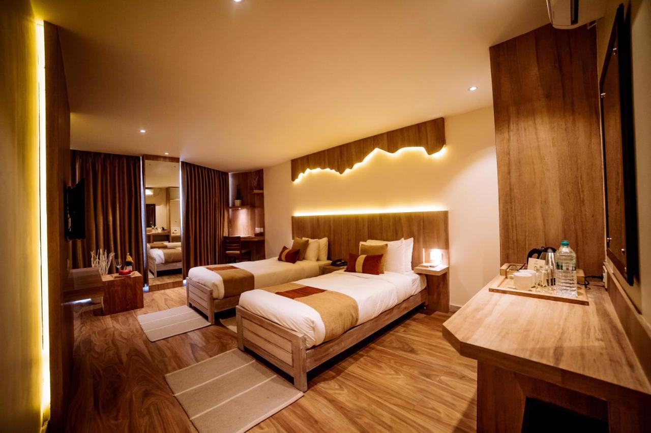 Aabas Pokhara By Barahi Hospitality Hotel Ngoại thất bức ảnh