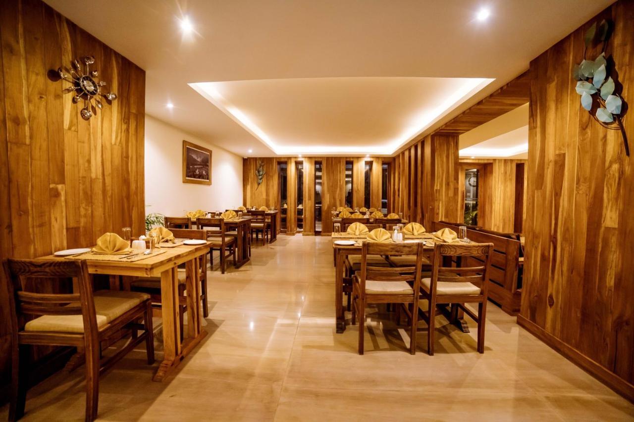 Aabas Pokhara By Barahi Hospitality Hotel Ngoại thất bức ảnh