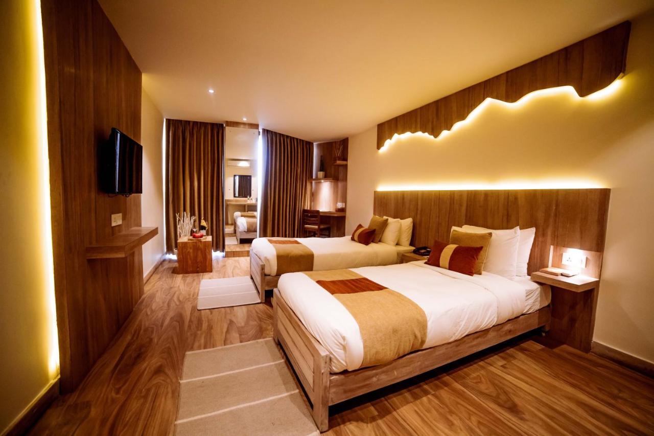 Aabas Pokhara By Barahi Hospitality Hotel Ngoại thất bức ảnh