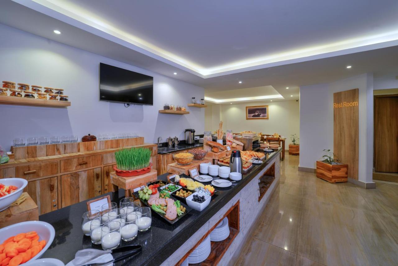 Aabas Pokhara By Barahi Hospitality Hotel Ngoại thất bức ảnh
