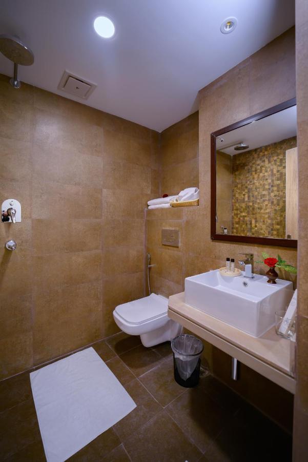 Aabas Pokhara By Barahi Hospitality Hotel Ngoại thất bức ảnh