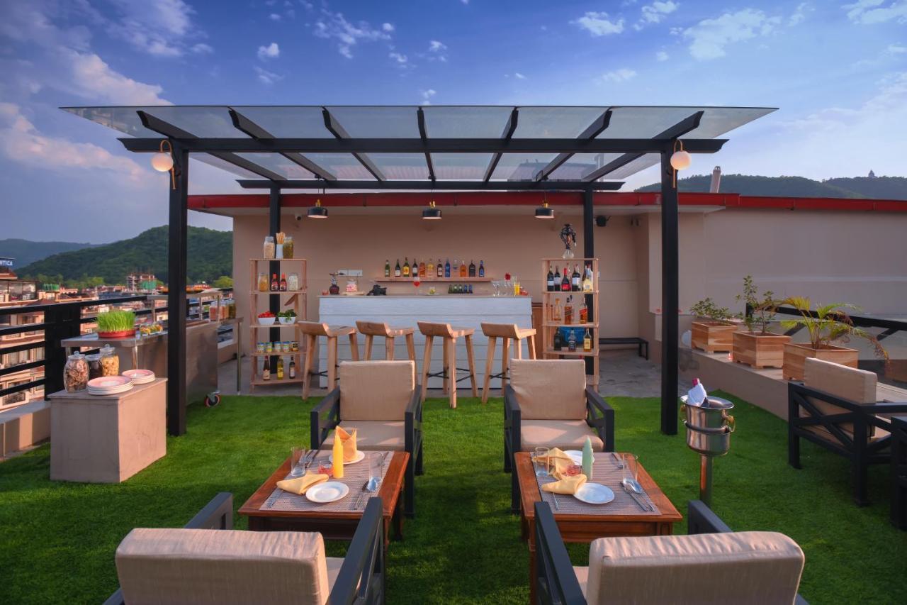 Aabas Pokhara By Barahi Hospitality Hotel Ngoại thất bức ảnh