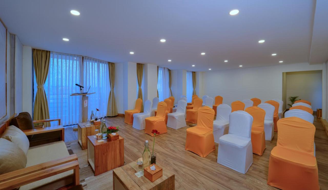 Aabas Pokhara By Barahi Hospitality Hotel Ngoại thất bức ảnh