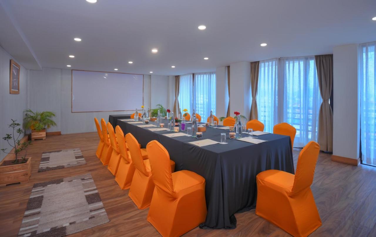 Aabas Pokhara By Barahi Hospitality Hotel Ngoại thất bức ảnh
