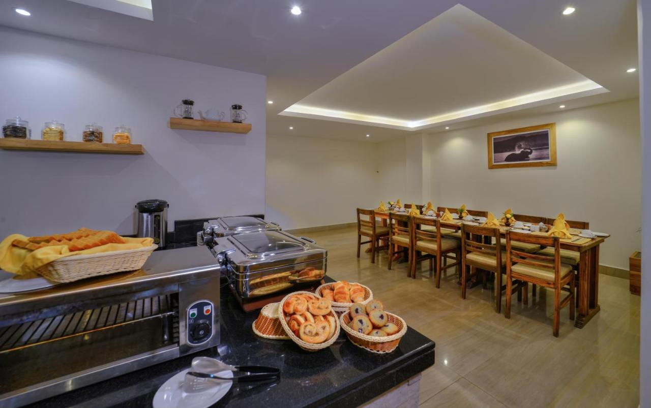 Aabas Pokhara By Barahi Hospitality Hotel Ngoại thất bức ảnh